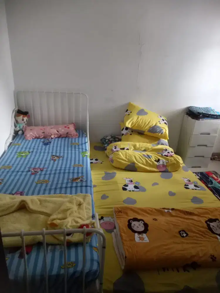 Lemari,meja makan,kasur springbed,meja tv