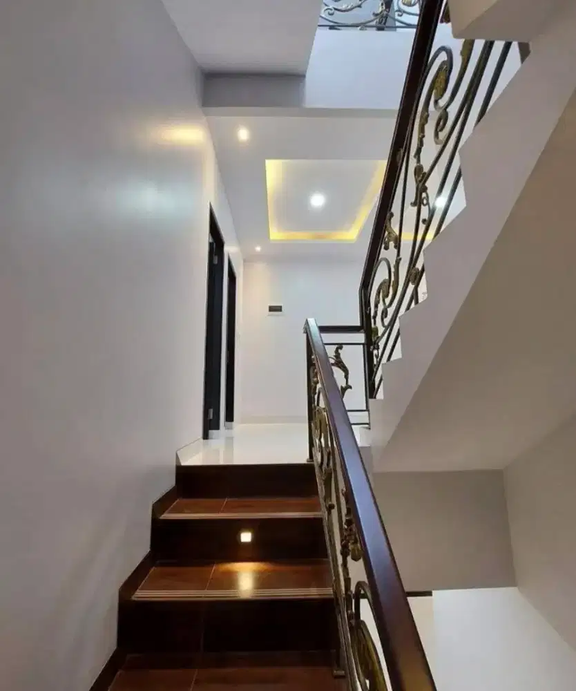 Rumah Kebagusan 3 Lantai Rooftop