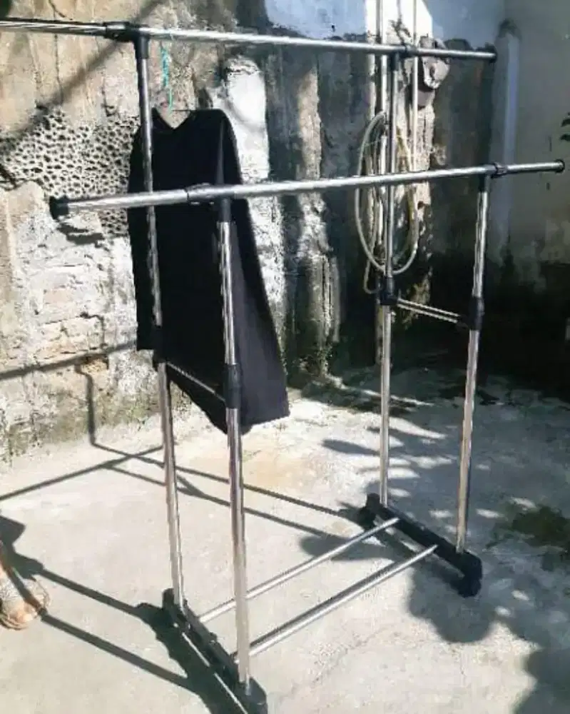 Rak gawang jemuran baju pakaian dengan roda