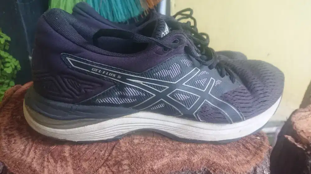 Preloved ASICS GEL FLUX 5 runing