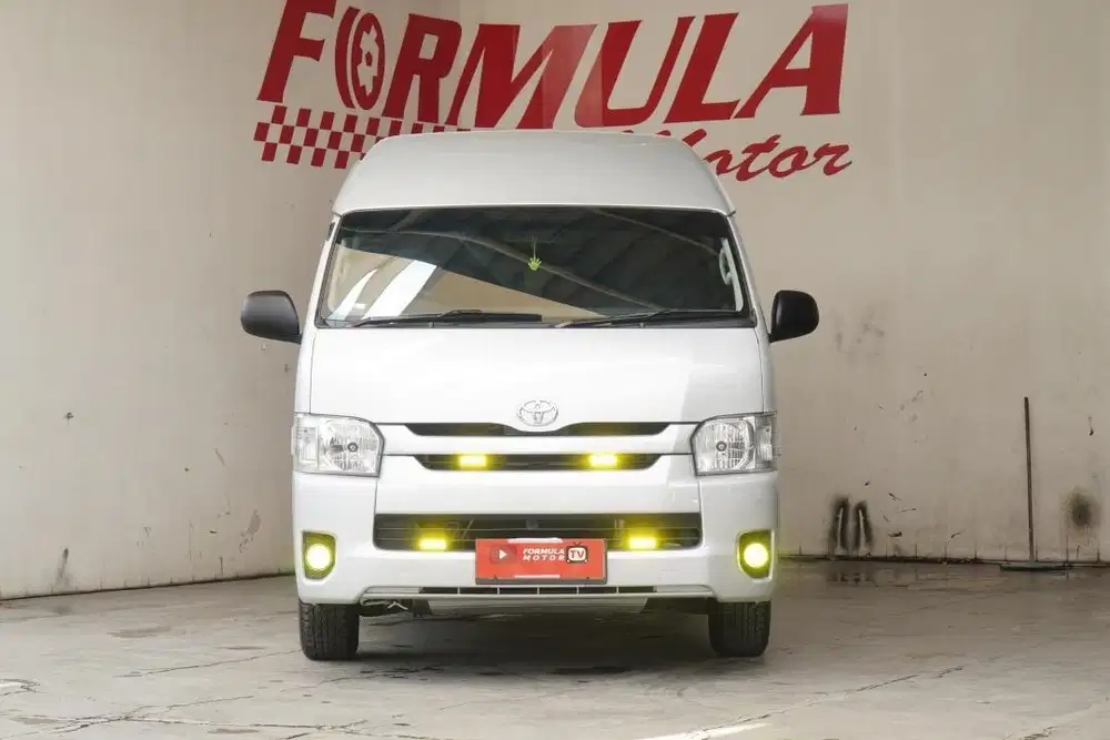 Toyota Hiace Commuter MT 2019 Silver