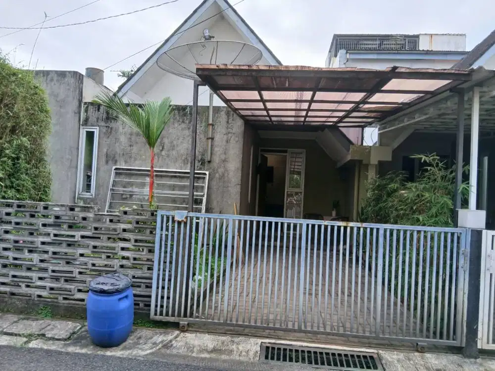 DI JUAL RUMAH BUTUH CEPAT RUMAH DALAM KOMPLEK DI CISRANTEN