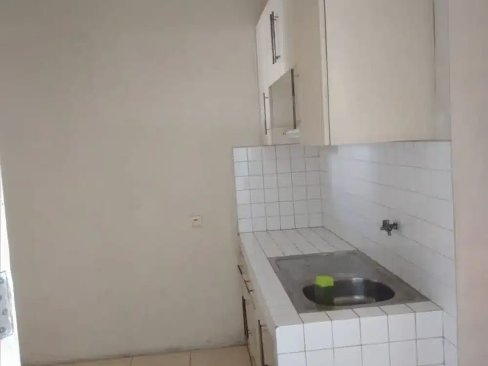 Rumah Disewakan 2 Lantai di Royal Family