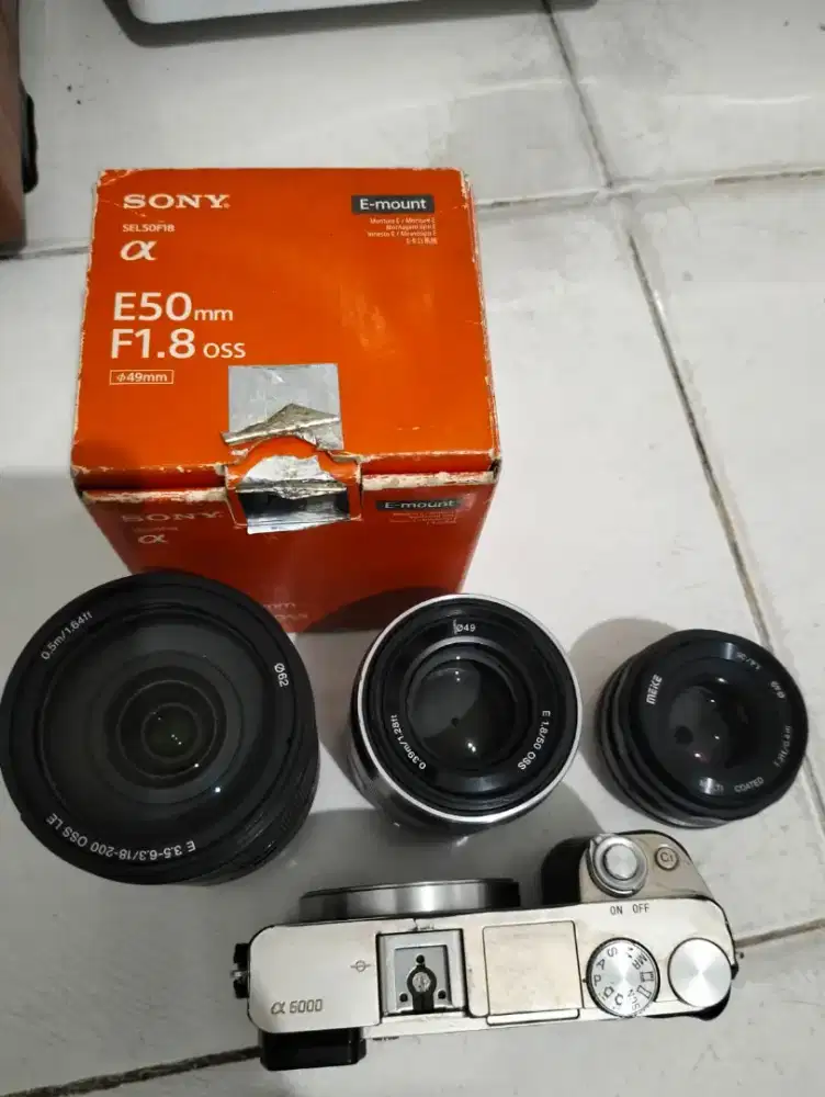 SONY A6000. FIX 50MM F1.8 . 35MM F1.4 . 18-200MM
