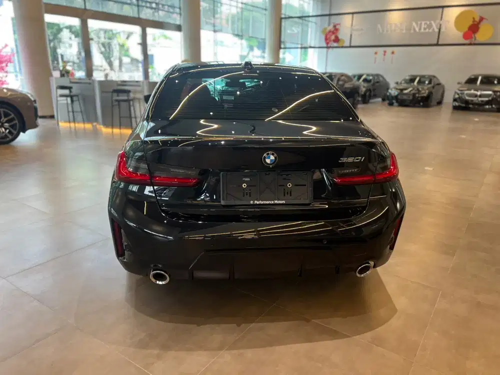 BMW 320i 2023 Bensin