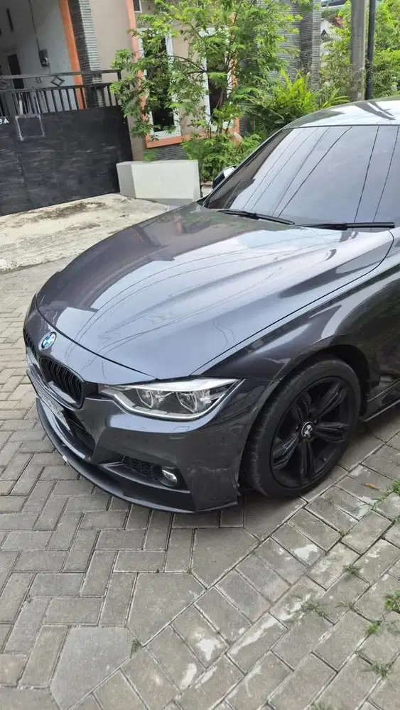 Dijual cepat BMW F30 320i twinpower turbo 2.0 mesin B48 2017 nik 2016