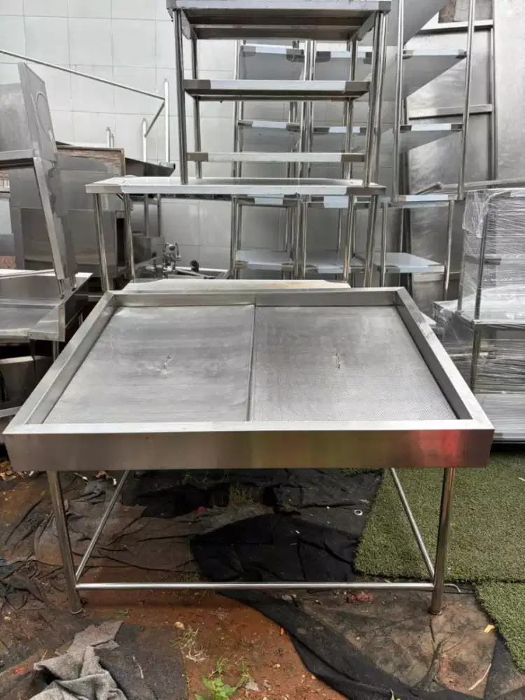 MEJA DISPLAY IKAN / DAGING

Ukuran 150x120 tinggi depan 75 belakang