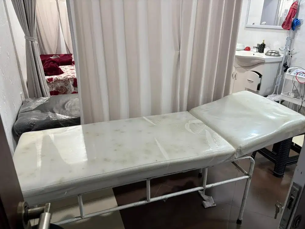 Bed facial tempat tidur facial