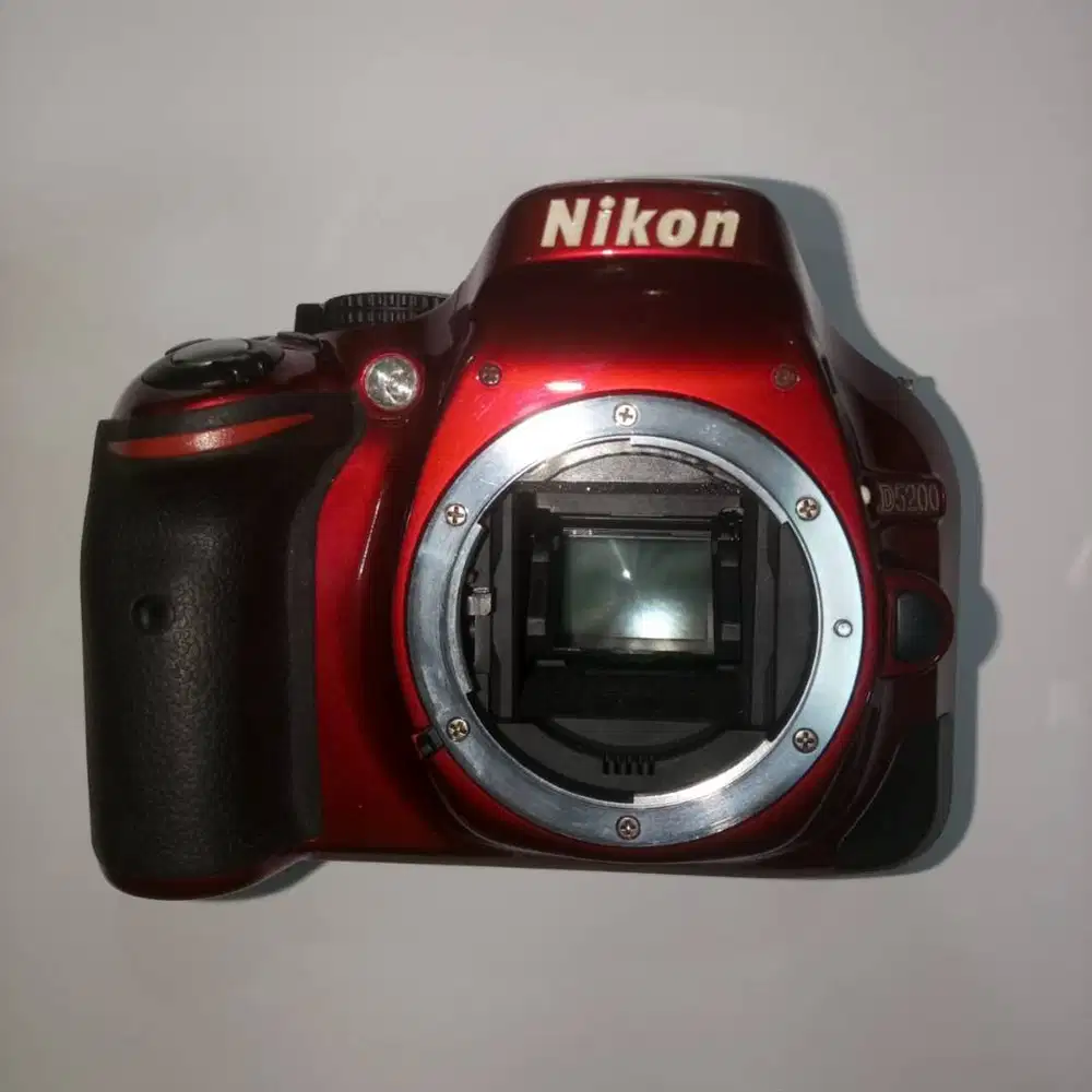 Kamera DSLR Nikon D5200 Merah Body Only + Strap Original