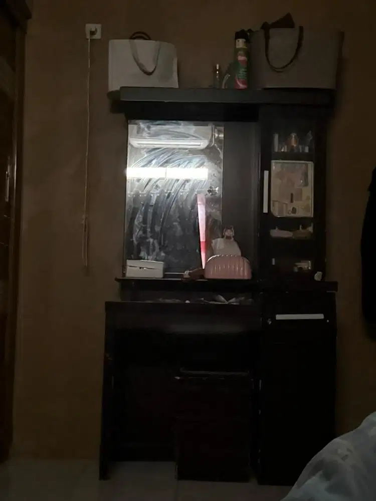 Jual lemari preloved kondisi masih bagus