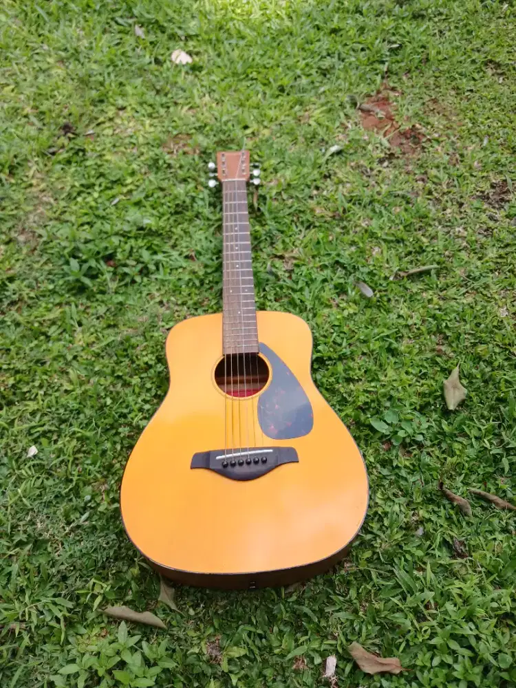 Gitar Yamaha Junior 1