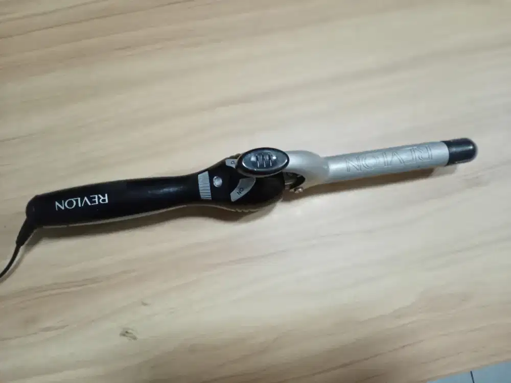 PRELOVED : Curling Iron REVLON 
Nano-Ceramic ,Normal, Cod Cijantung