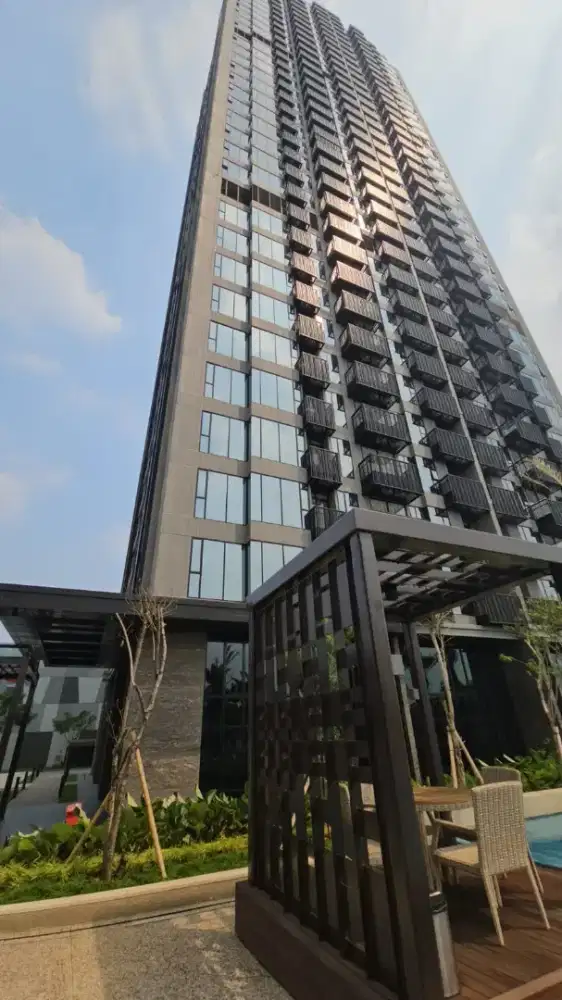 For Sale 1 unit Apartment 35th floor 2 BR corona parc suites