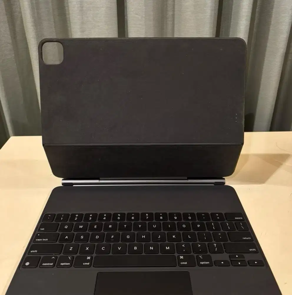 Apple Magic Keyboard for iPad Pro M1 12.9