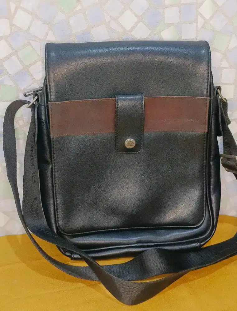 Tas Pria merk Planet Ocean