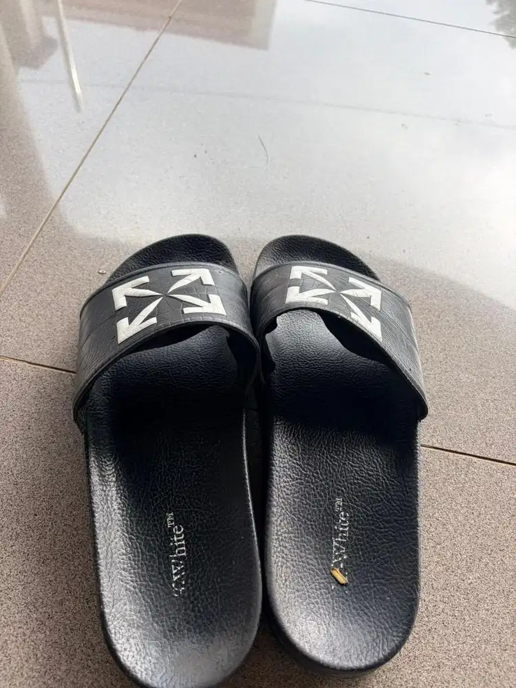 Sendal offwhite ori (ada minus)