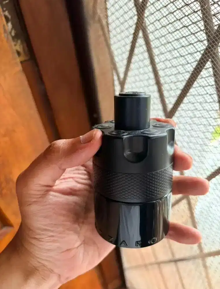 Parum azarro most wanted