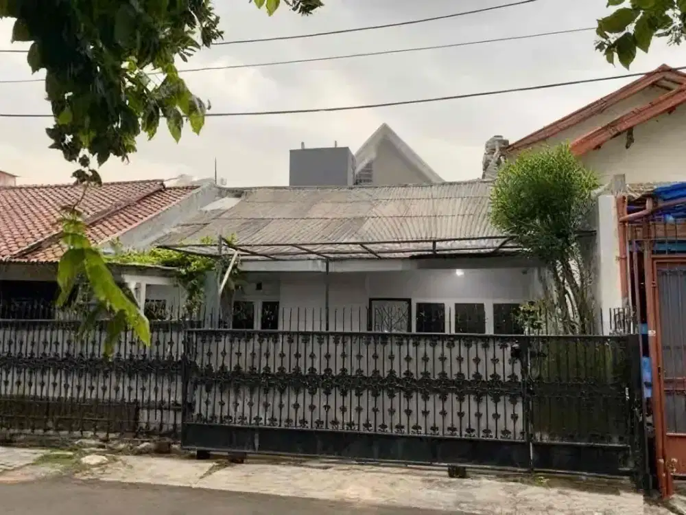 Rumah Disewakan, Area Tenang, Asri dan Aman, di Kayu Putih, Jakarta Timur.