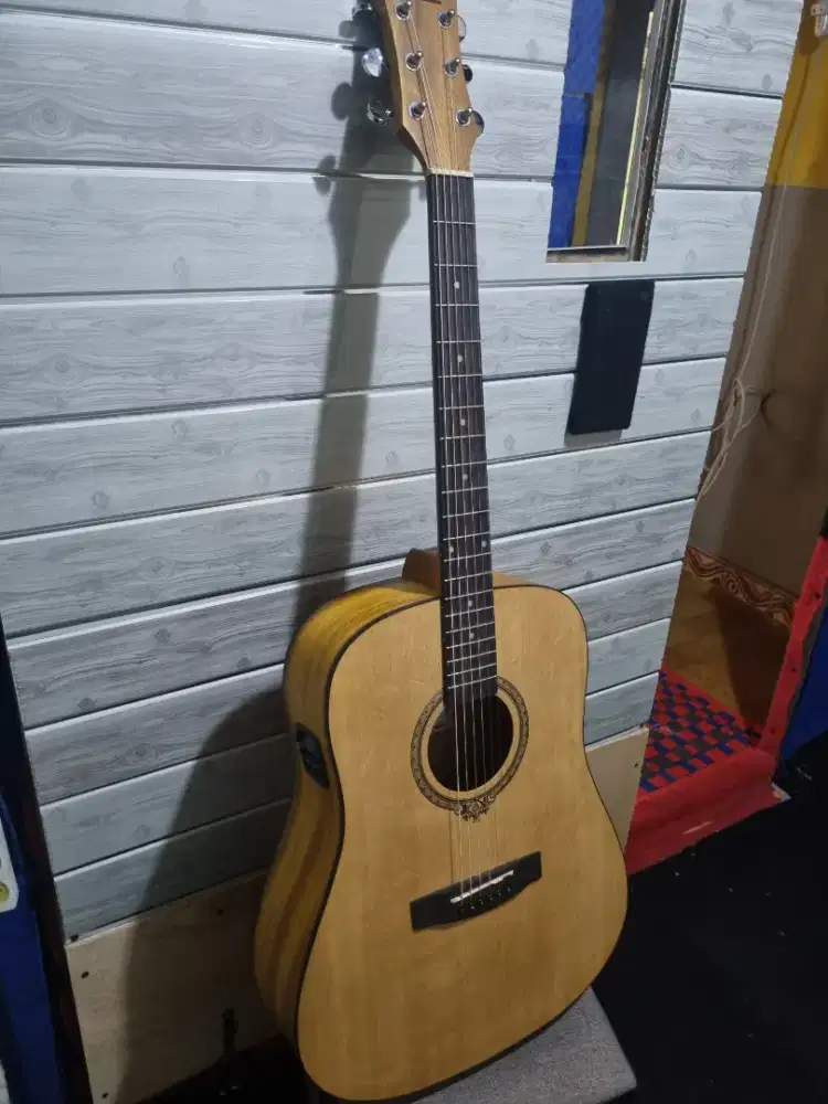 Gitar Akustik elektrik dluxe