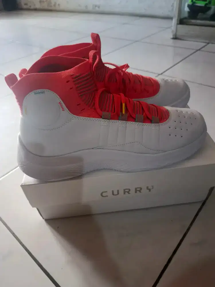 Size45 Sepatu basket running under armour curry 4 like new jual 650rb