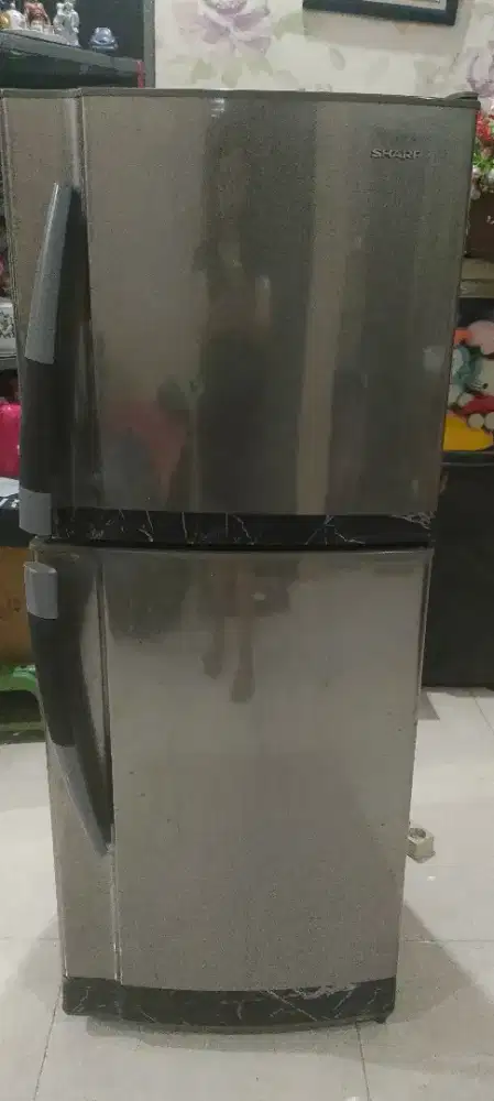 Kulkas 2 pintu sharp samurai siap pakai