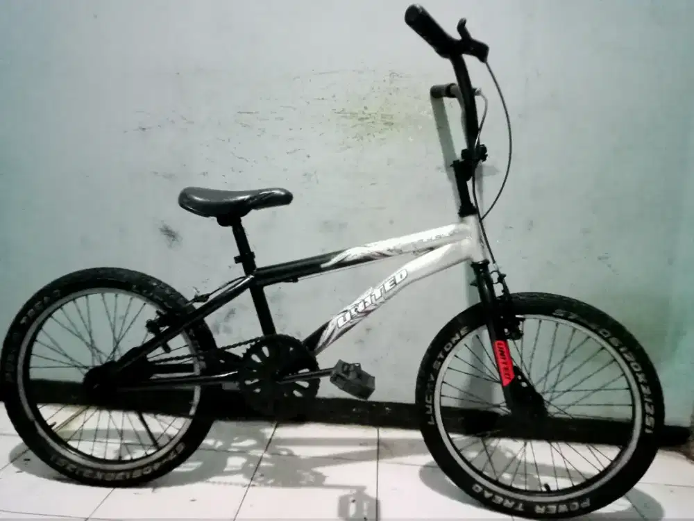 Dijual sepeda BMX UNITED FLEXX msih bgus btangan ORIan keker ban tebal