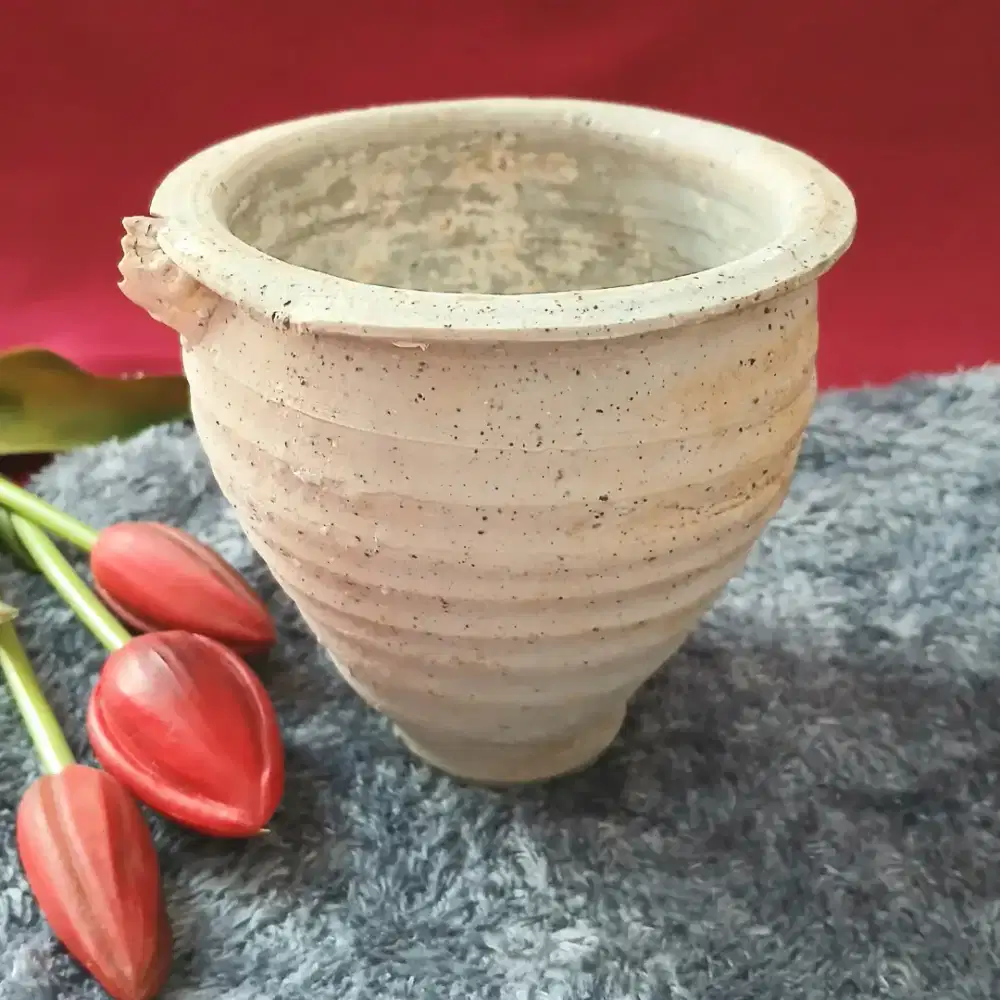 Koleksi kendi mini keramik antik