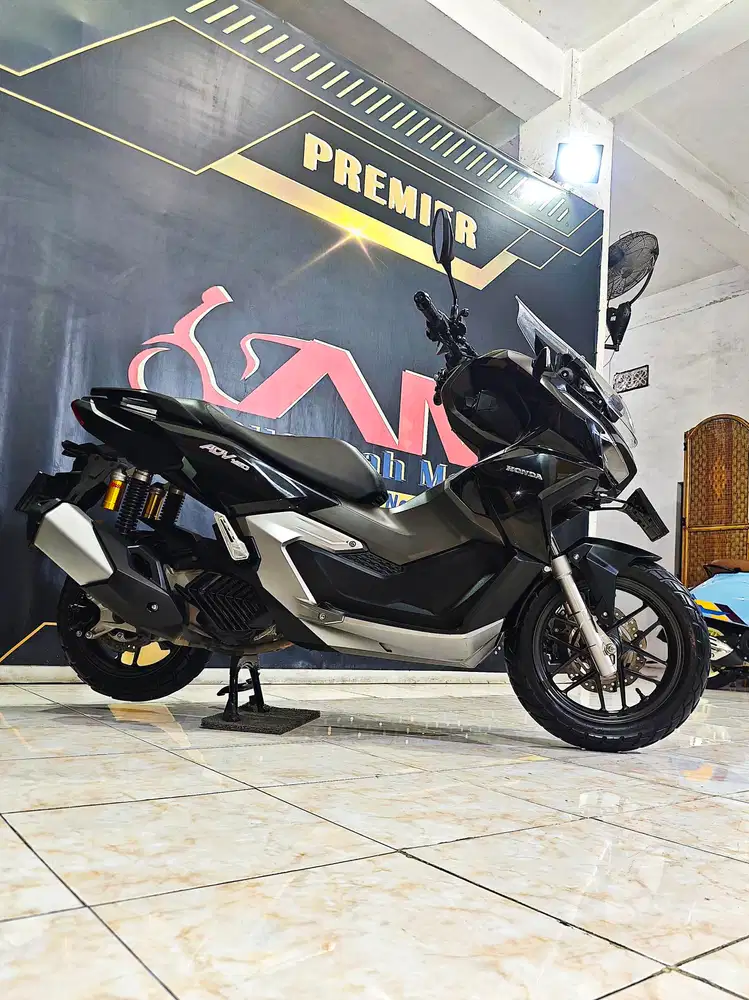 Honda ADV 160cc black glossy Matic mewah nyaman.Anugerah motor rungkut