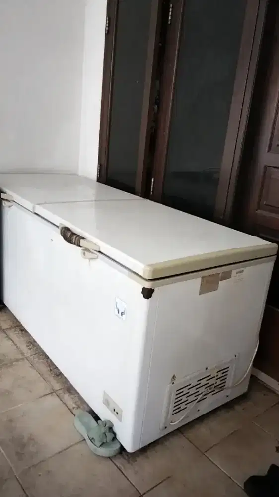 Jual frezer  merk starcool