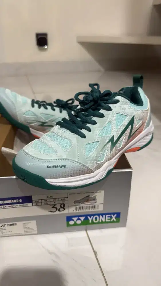 Sepatu Badminton Yonex Dominant-6