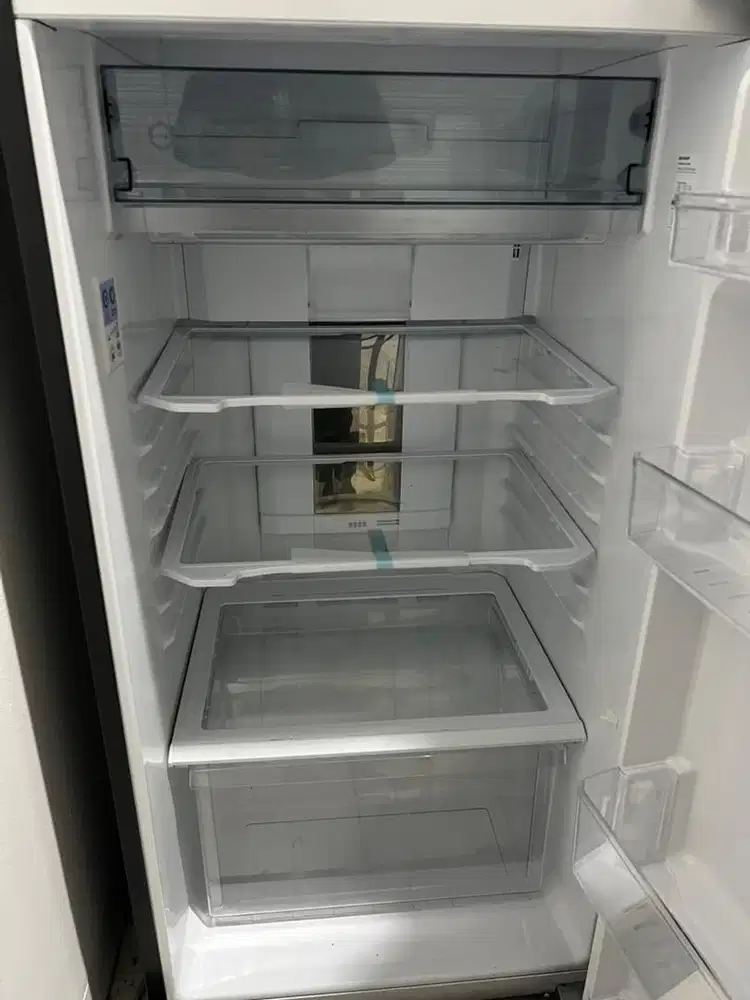 Kulkas Sharp 2 pintu kondisi Mulus