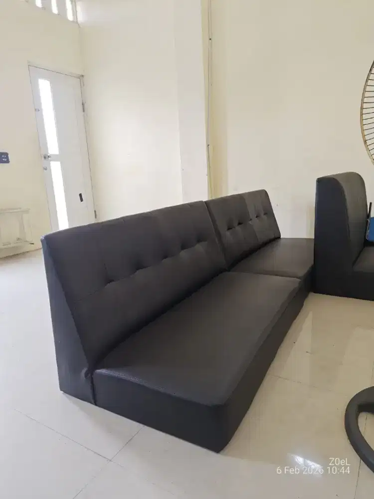 Dijual sofa bekas Playstation