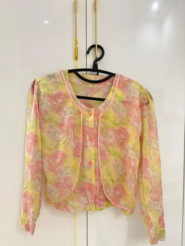 Baju lengan panjang bunga bunga wanita