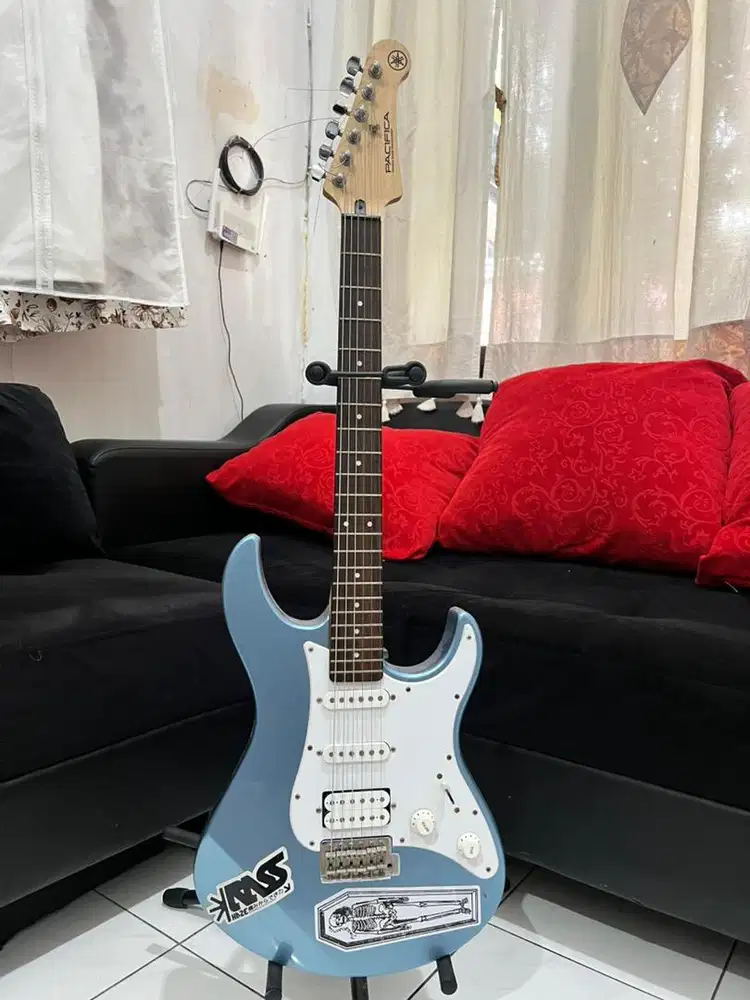 Gitar Listrik Yamaha Pacifica 122j