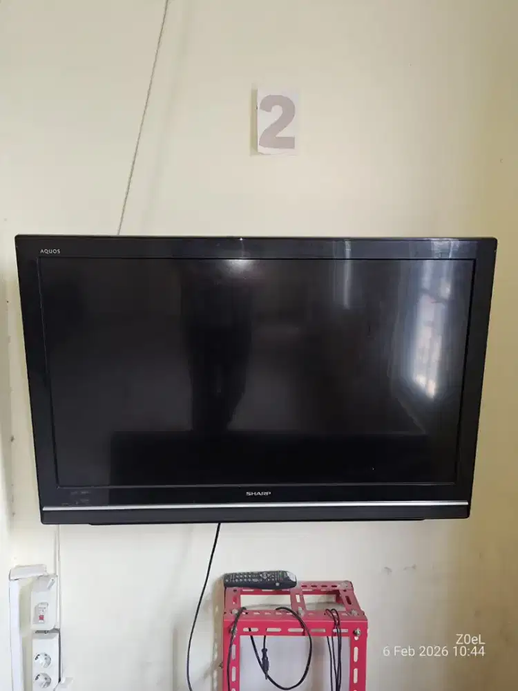 Dijual tv merk Sharp 42inch aquos
