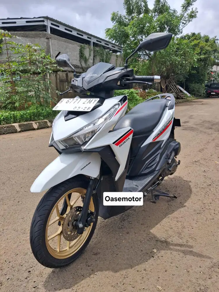 (B) Honda Vario CBS 125 Tahun 2018