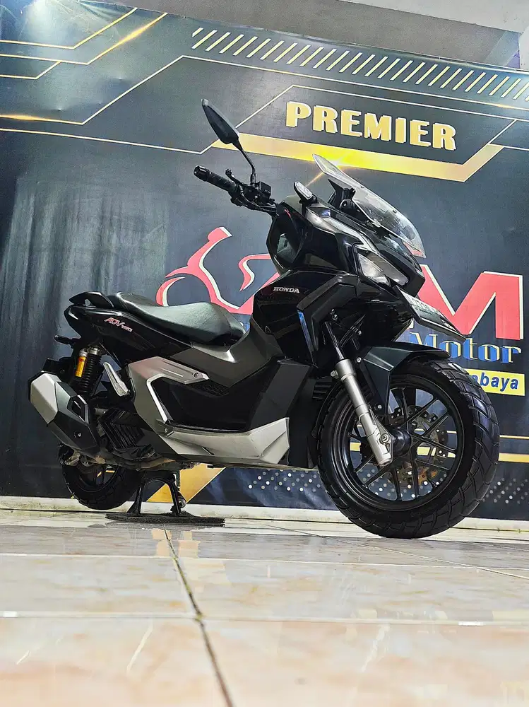 Honda ADV 160cc black glossy Matic mewah nyaman.Anugerah motor rungkut