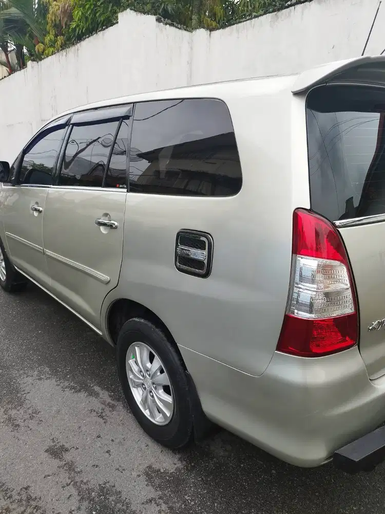 Kijang innova 2010 type v 2.0 luxury