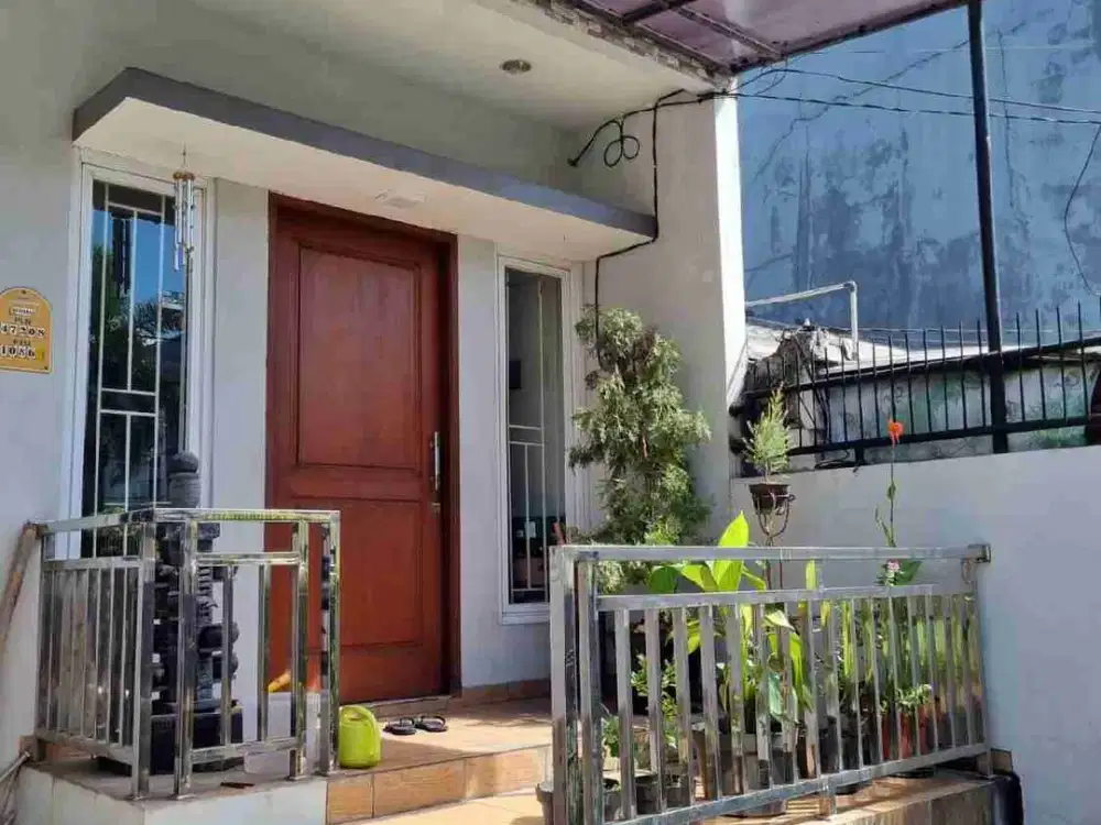 Dijual rumah Gading Elok utara
2 ½ lantai
Uk. 6 x20
Kt. 4+1
Km. 3+1
Hadap  Barat
Listrik 4.400 watt
Ac 4 unit
Harga 3 M nego