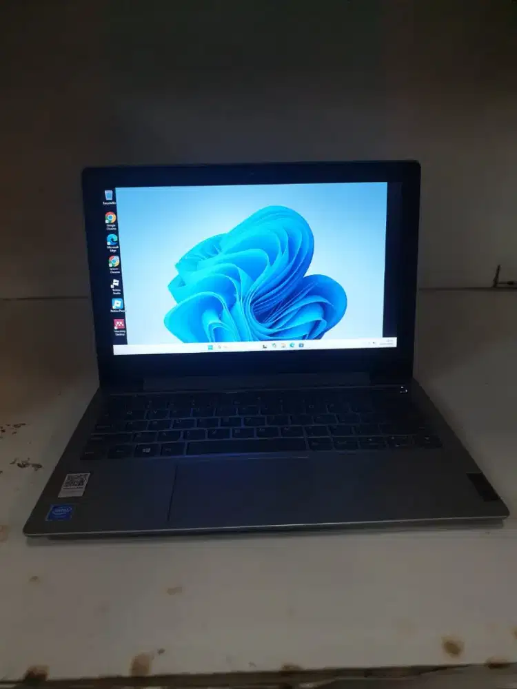 Lenovo ideapad 1
Intel celeron N4020U
Ram 4gb
Ssd Samsung 256gb