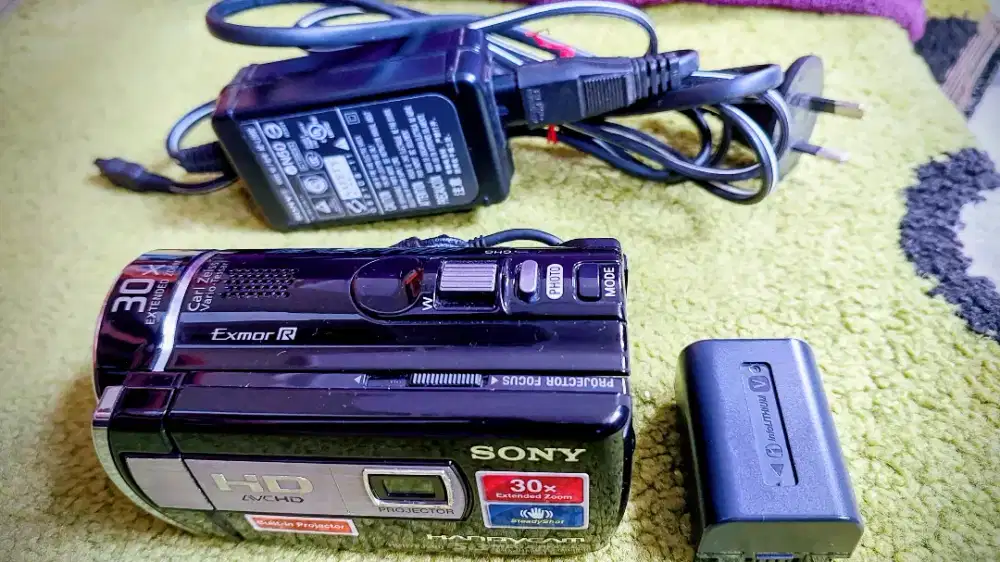 DIJUAL HANDYCAM SONY HDR-PJ200 | MULUS | PROYEKTOR AKTIF