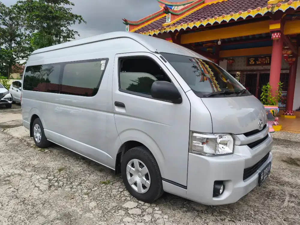 Toyota Hiace Comuter 2.4 Diesel 2021