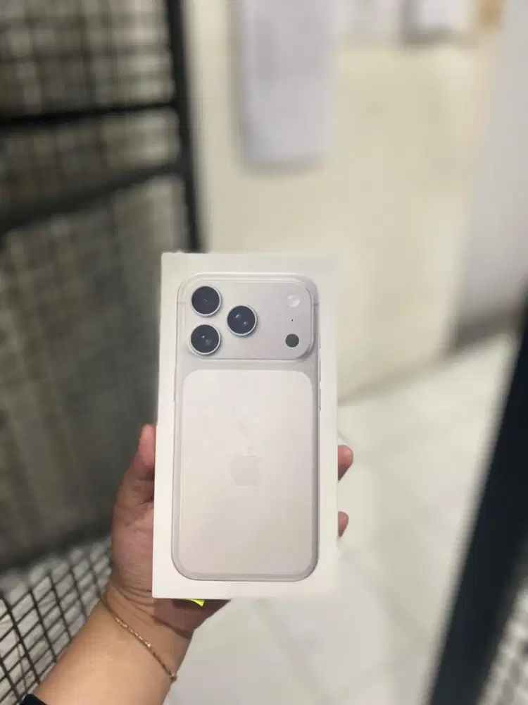 IPHONE 17 PRO 256 SILVER