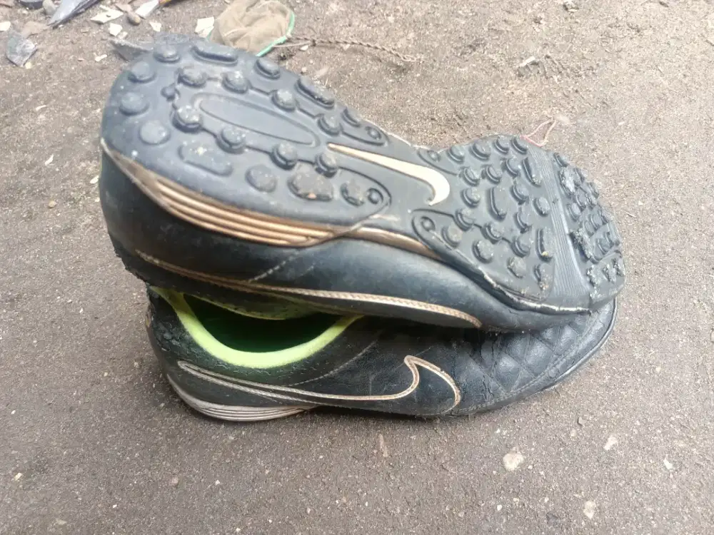 Sepatu futsal Nike