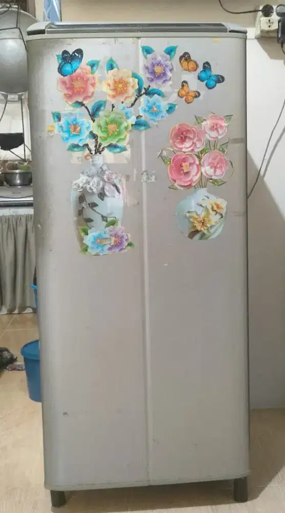 Kulkas sanyo slim beauty