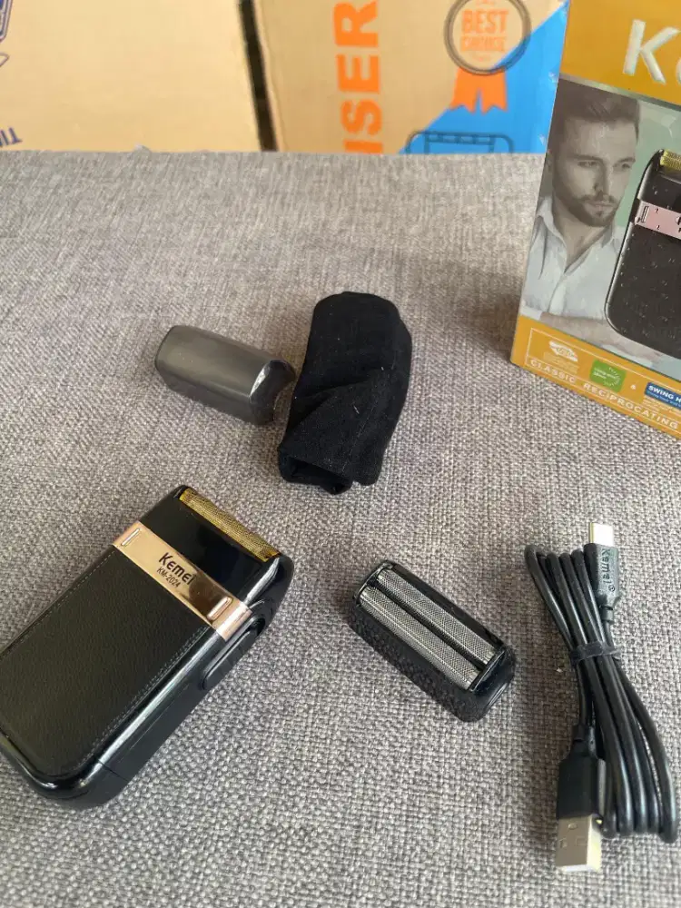 Original merk KEMEI alat pencukur kumis dan jenggot di cas