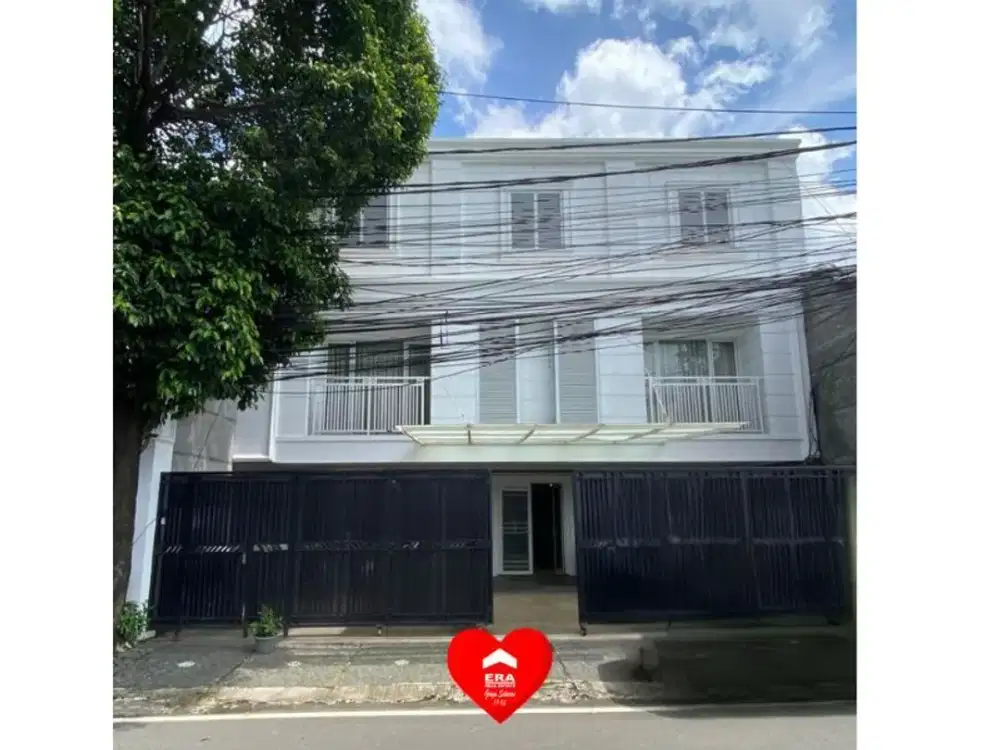 Rumah Bagus 3 Lantai di Senayan Kebayoran Baru Jakarta Selatan