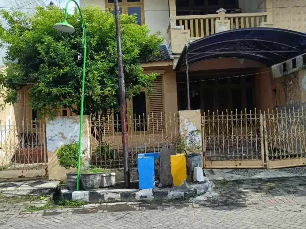 Rumah Lama Rungkut Strategis Dekat MERR