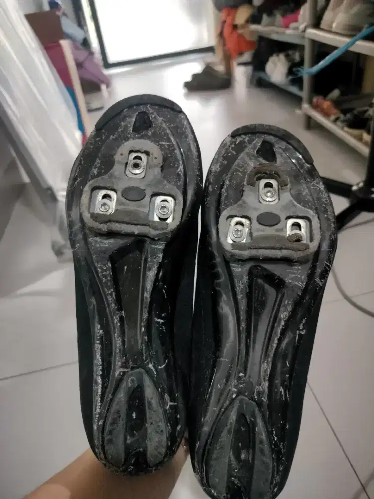 Sepatu balap merk spelialized