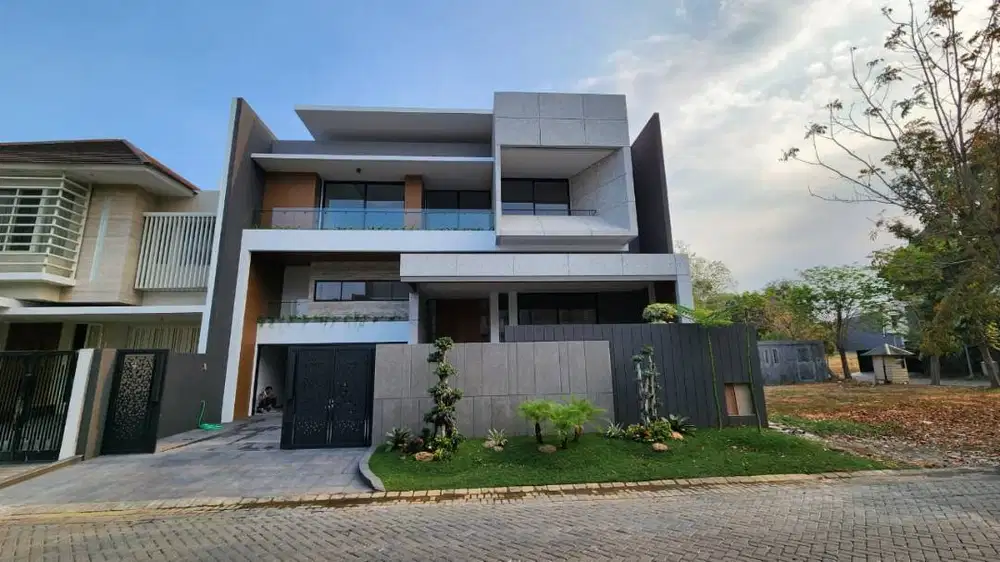 RUMAH IMPERIAL GOLF - PAKUWON INDAH BRAND NEW WITH SPLIT LEVEL